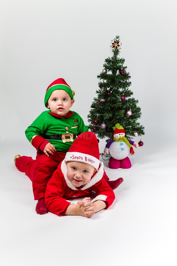 Dos Bebés Vestidos Como Santa Claus Y Santas él Foto de archivo - Imagen de color, retrato: 35979772 Dos Bebés Vestidos Como Santa Claus Y Santas él Foto de archivo - Imagen de color, retrato: 35979772