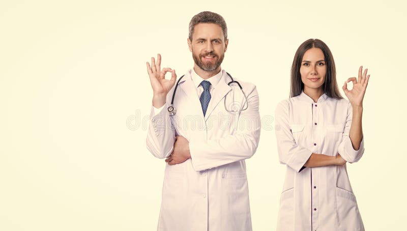 Dos enfermeras y médicos en el hospital de medicina. médico de salud aislado en blanco. medicina y salud imágenes de archivo libres de regalías