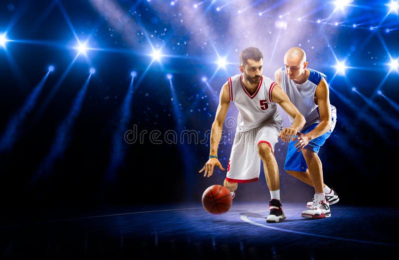 Dos jugadores de básquet en proyectores