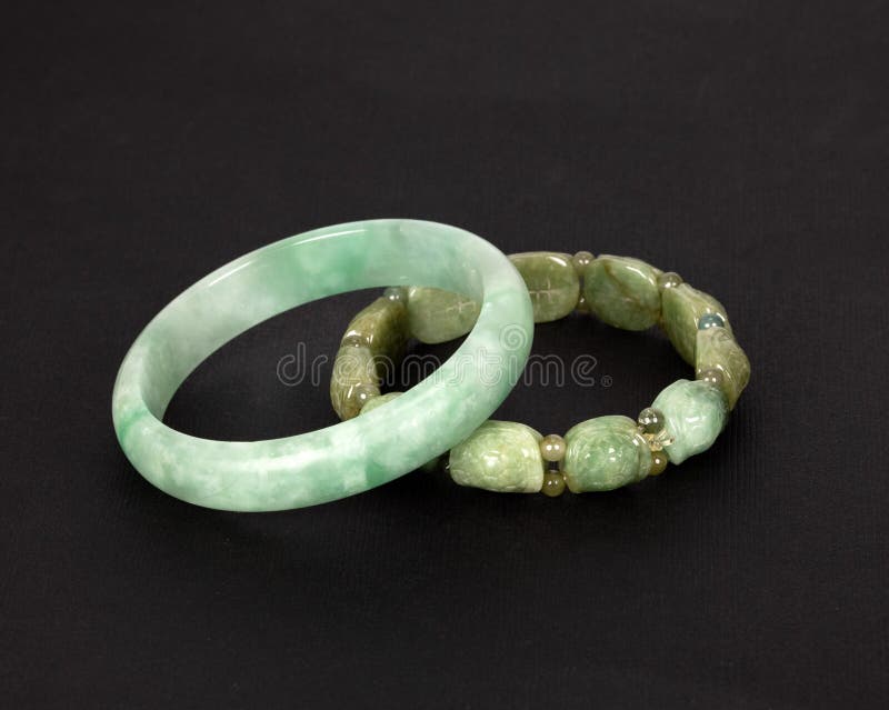Huelga Miserable Observación Dos Pulseras Chinas De Jade Con Gran Simbolismo Foto de archivo - Imagen de  deslizar, chino: 192111370