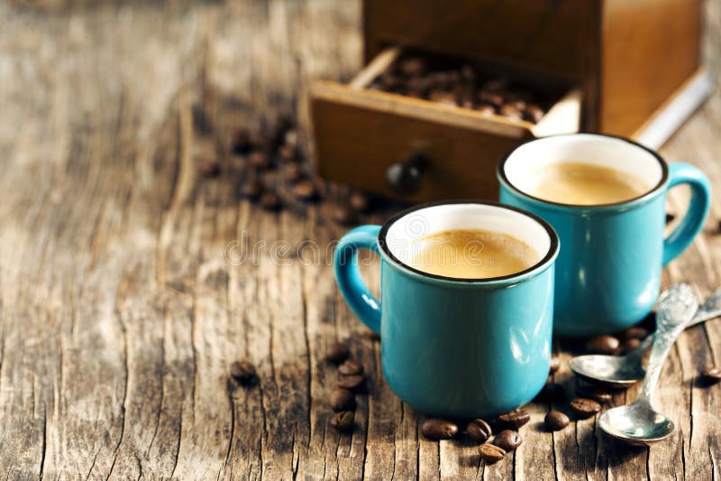 Dos tazas de café espresso imagen de archivo. Imagen de bebida - 67758169