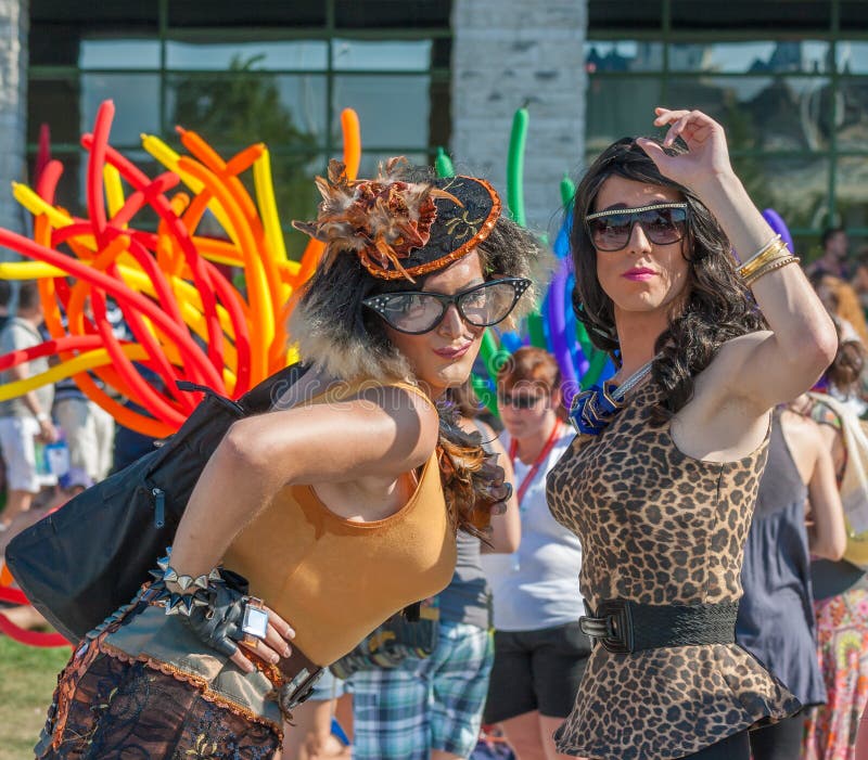 Dos Transexuales En El Orgullo De Captial Imagen editorial - Imagen de