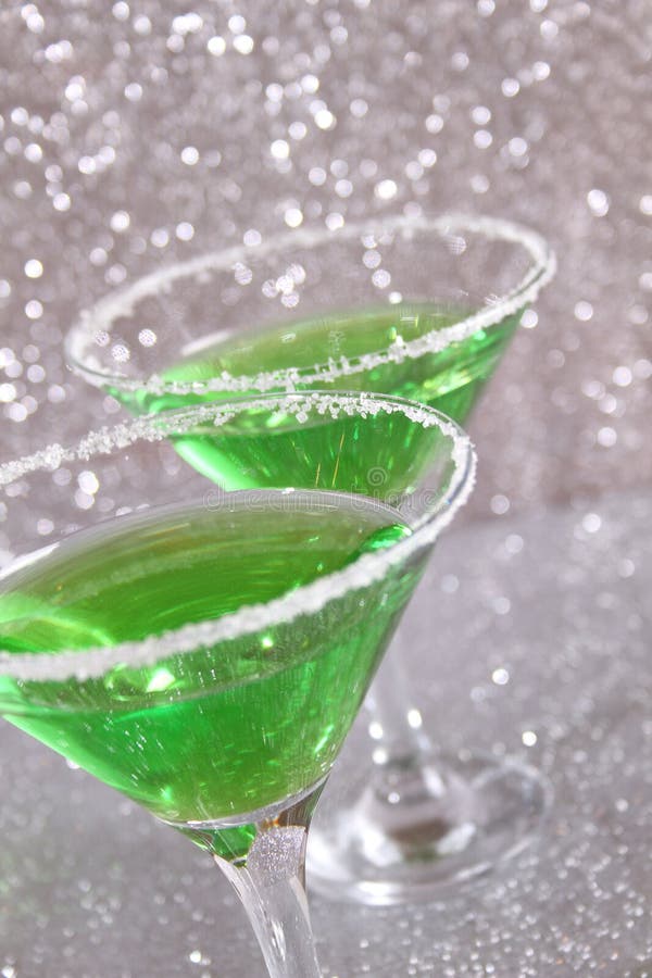 Dos Vasos Con Bebidas Verdes Foto de Imagen de partido, alcohol: