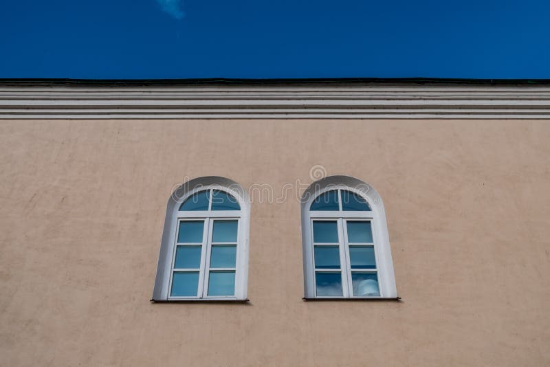 679 Dos Ventanas Arqueadas Fotos de stock - Fotos libres de regalías de  Dreamstime