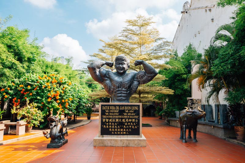 Dott. Gan Boon Leong Statue e parco commemorativo alla vecchia città del Malacca nel Malacca, Malesia immagini stock libere da diritti Dott. Gan Boon Leong Statue e parco commemorativo alla vecchia città del Malacca nel Malacca, Malesia immagini stock libere da diritti