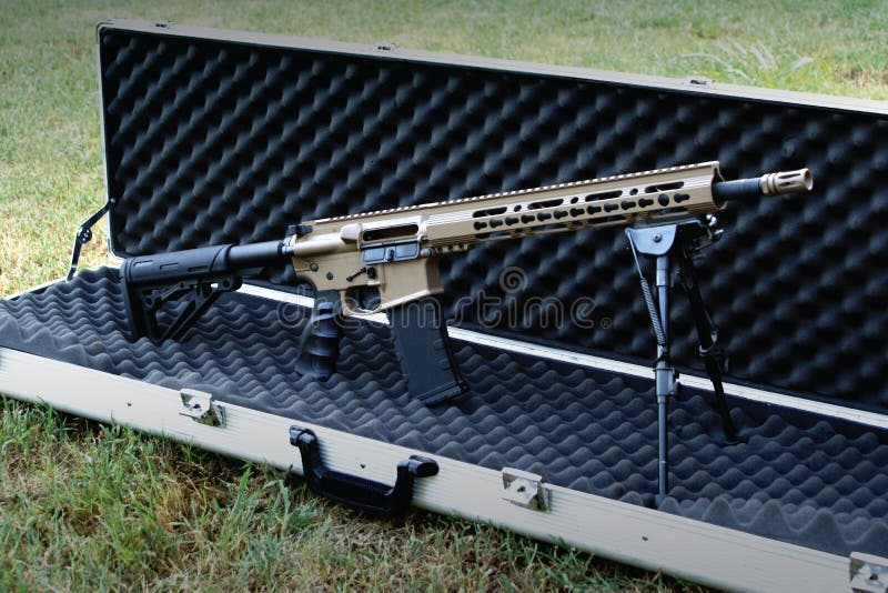 Douane Geschilderd semi-Auto Tactisch Geweer royalty-vrije stock foto's Douane Geschilderd semi-Auto Tactisch Geweer royalty-vrije stock foto's