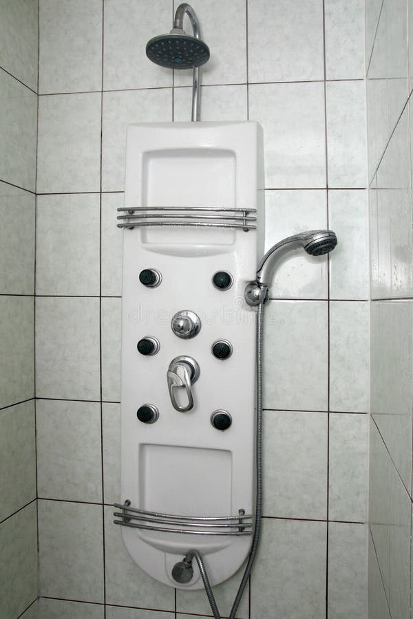 Douche en hydromassage stock foto. Image of glanzend 22938202
