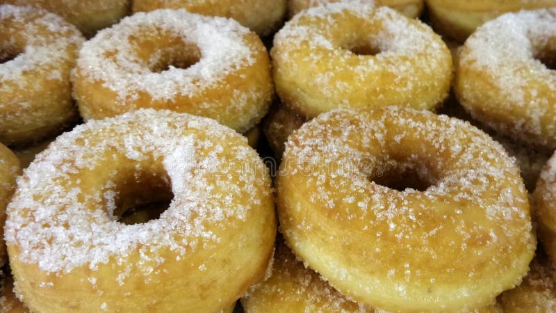 Doughnut και ζάχαρη στοκ εικόνα με δικαίωμα ελεύθερης χρήσης Doughnut και ζάχαρη στοκ εικόνα με δικαίωμα ελεύθερης χρήσης