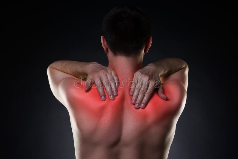 Douleur cervicale, homme avec le mal de dos sur le fond noir image stock Douleur cervicale, homme avec le mal de dos sur le fond noir image stock