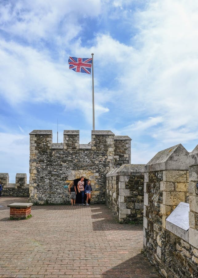 Dover, Kent, UK - Sierpień 18, 2017: Na dachowym wierzchołku Dover obsada obrazy stock Dover, Kent, UK - Sierpień 18, 2017: Na dachowym wierzchołku Dover obsada obrazy stock