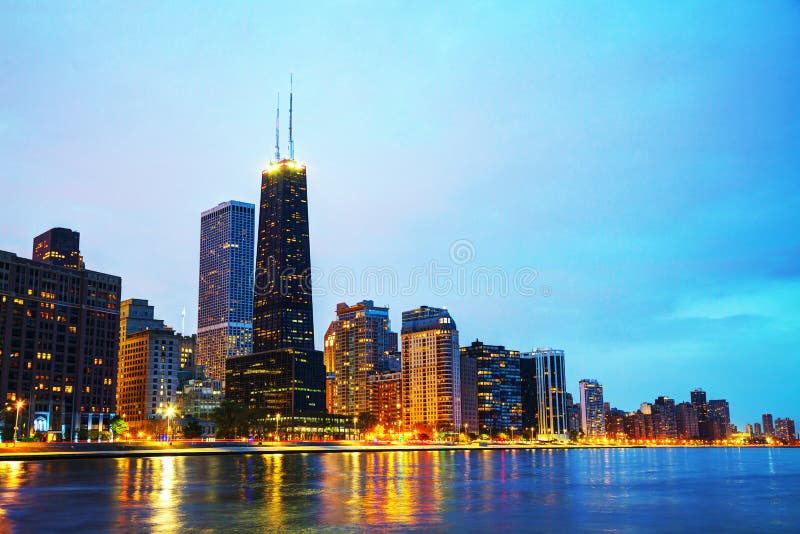 Downtown Chicago, IL at sunset