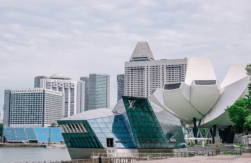 Louis Vuitton At Marina Bay Sands. Editorial Stock Photo - Image of mall, river: 40463683