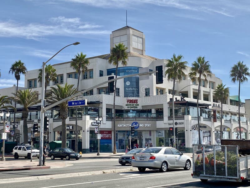 Main Street Bar and Cabaret in Laguna Beach Editorial Photo - Image of ...