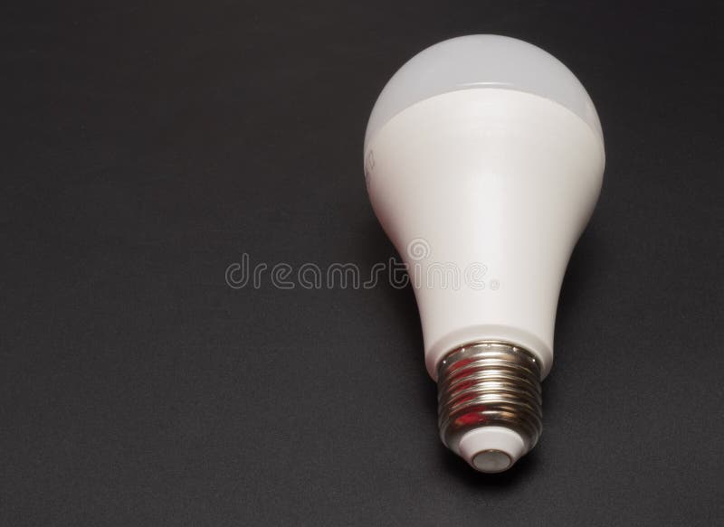 DOWODZONA lampa na czarnym tle obrazy stock DOWODZONA lampa na czarnym tle obrazy stock