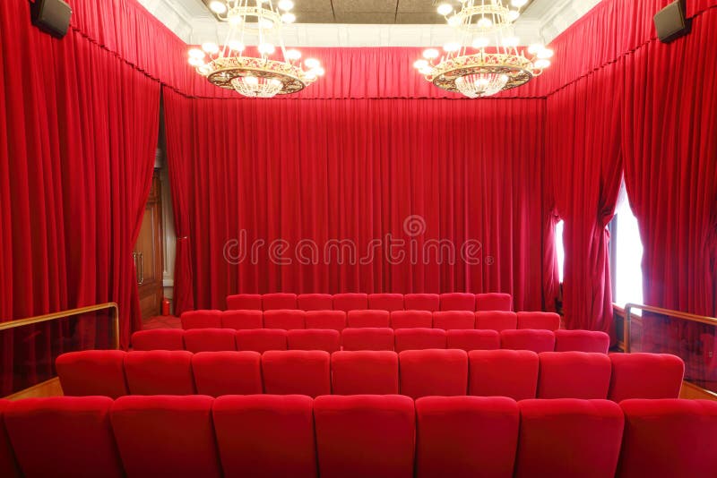 Dra tillbaka av platser i bildshowkorridor arkivfoto Dra tillbaka av platser i bildshowkorridor arkivfoto