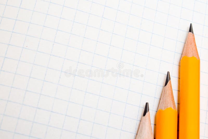 Dra tillbaka till skolan, börjar studerar utbildningsbegreppet med apelsinblyertspennor och anteckningsboken på bakgrund för bild royaltyfri bild Dra tillbaka till skolan, börjar studerar utbildningsbegreppet med apelsinblyertspennor och anteckningsboken på bakgrund för bild royaltyfri bild
