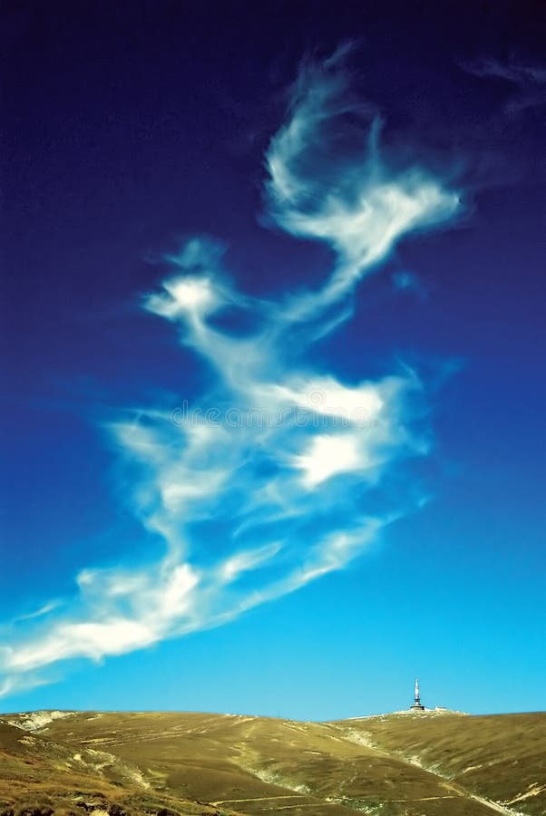 Download Draak-als wolk stock foto. Afbeelding bestaande uit weiland - 28226