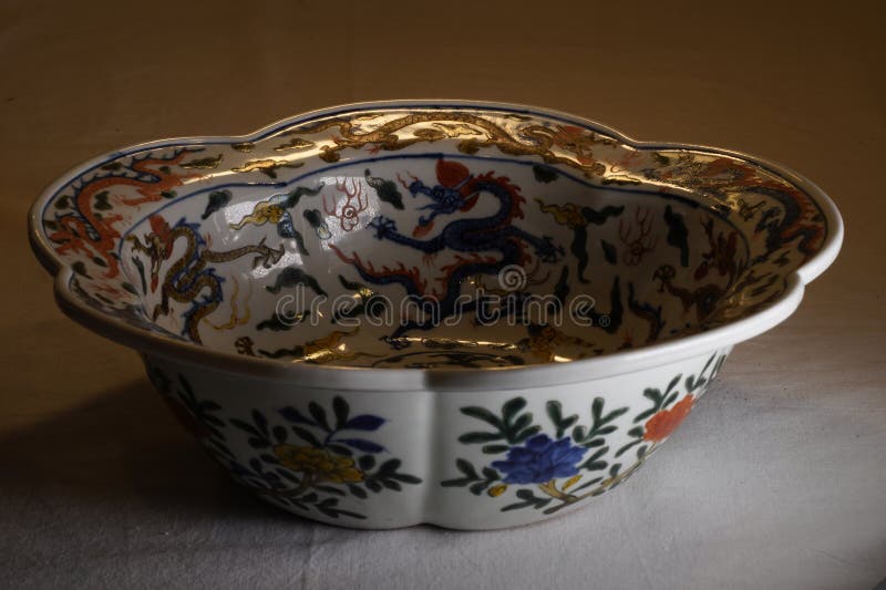 imperial ming dynasty Wucai dragon basin 1573-1580. imperial ming dynasty Wucai dragon basin 1573-1580