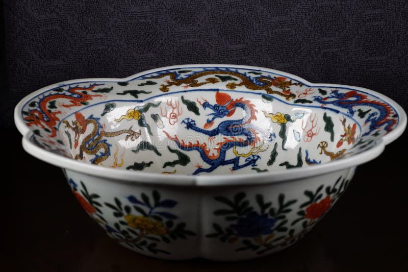 imperial ming dynasty Wucai dragon basin 1573-1580. imperial ming dynasty Wucai dragon basin 1573-1580