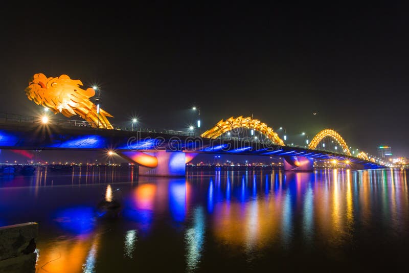 Dragon River Bridge immagini stock libere da diritti Dragon River Bridge immagini stock libere da diritti