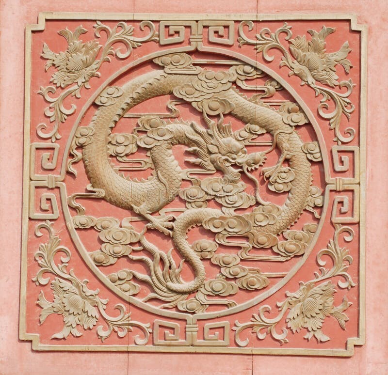 Escultura em madeira de dragão fotografia de stock royalty free