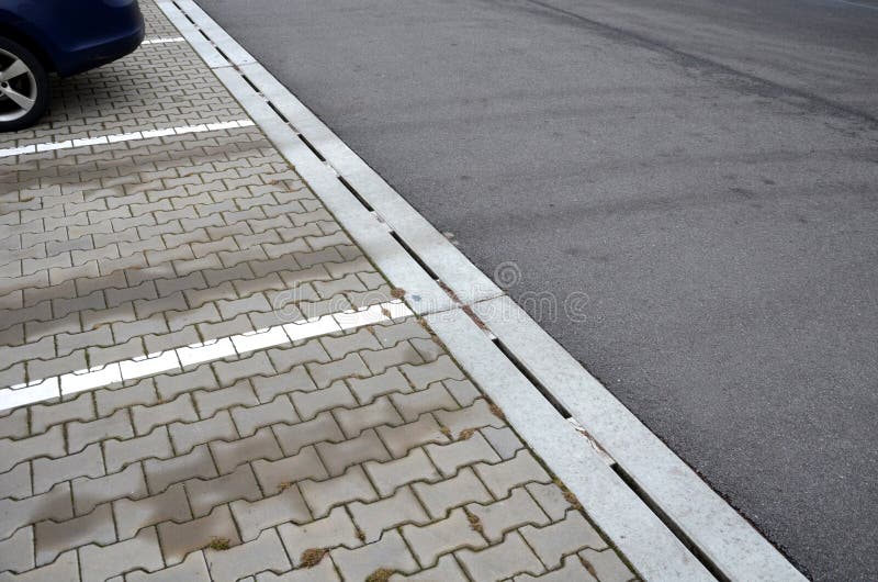 Drainage Element in Interlocking Paving Concrete Gutter with Slotted Drain from One Piece of