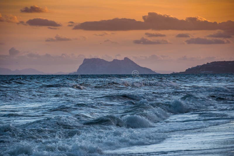 Dramatisch de zonsonderganglandschap van Gibraltar stock foto Dramatisch de zonsonderganglandschap van Gibraltar stock foto