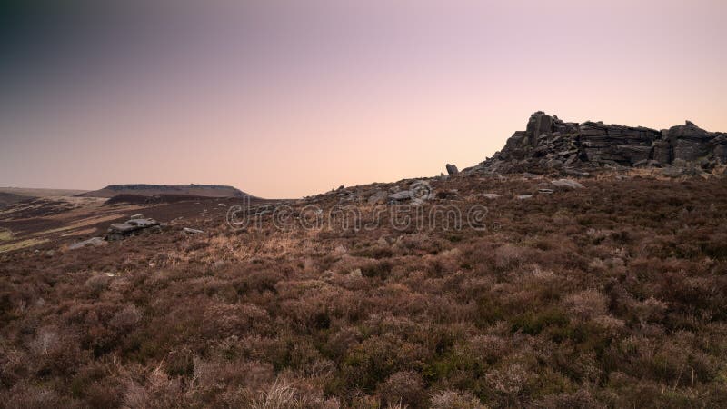 Dramatisk lynnig vinterlandskapbild av det maximala omr?det i England under mjukt eftermiddagljus royaltyfri fotografi Dramatisk lynnig vinterlandskapbild av det maximala omr?det i England under mjukt eftermiddagljus royaltyfri fotografi