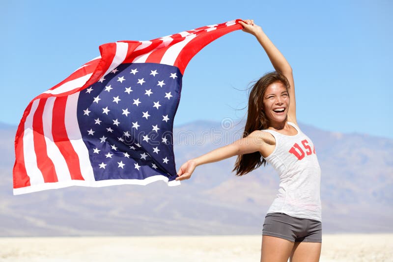 Drapeau américain - la femme Etats-Unis folâtrent le gagnant d'athlète photographie stock libre de droits Drapeau américain - la femme Etats-Unis folâtrent le gagnant d'athlète photographie stock libre de droits