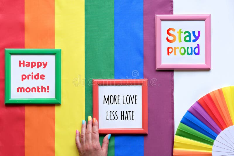 Drapeau arc-en-ciel arrière-plan avec ventilateur de cadres. l'amour du texte est amour rester fier et heureux mois de la fierté. photo stock