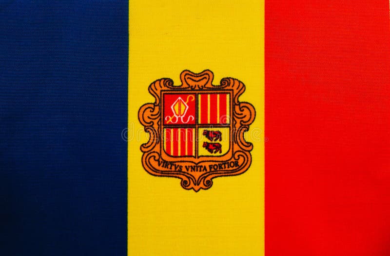 Drapeau d'Andorre affiché dans des couleurs vives et des détails clairs image stock