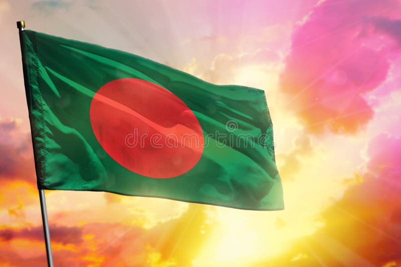 Drapeau de flottement du Bangladesh sur le beau fond coloré de coucher du soleil ou de lever de soleil Bille 3d différente illustration stock Drapeau de flottement du Bangladesh sur le beau fond coloré de coucher du soleil ou de lever de soleil Bille 3d différente illustration stock