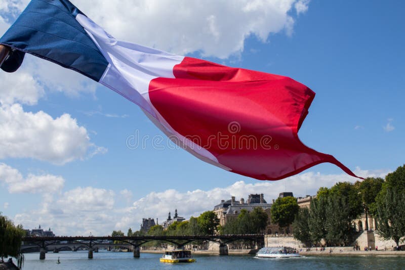 Drapeau et Paris tricolores français la Seine photographie stock Drapeau et Paris tricolores français la Seine photographie stock