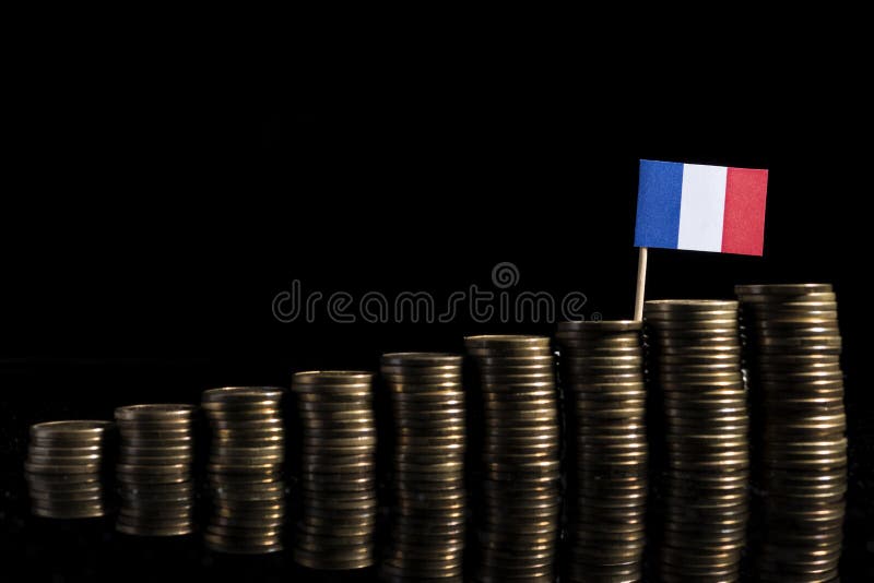 Drapeau français avec le sort de pièces de monnaie d'isolement sur le noir images libres de droits Drapeau français avec le sort de pièces de monnaie d'isolement sur le noir images libres de droits
