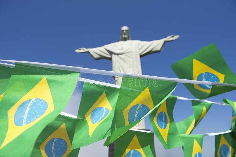 Drapelul brazilian celebru la Corcovado rio de janeiro royalty free stock images