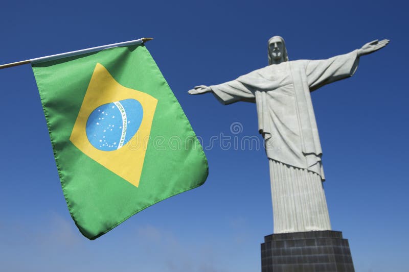 Drapelul brazilian la corcovado rio de janeiro stock photos