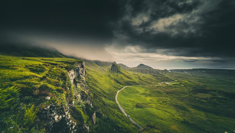 Drastische regnerische Wolken über schottischen Hochländern in der Insel des Himmels lizenzfreie stockfotografie Drastische regnerische Wolken über schottischen Hochländern in der Insel des Himmels lizenzfreie stockfotografie