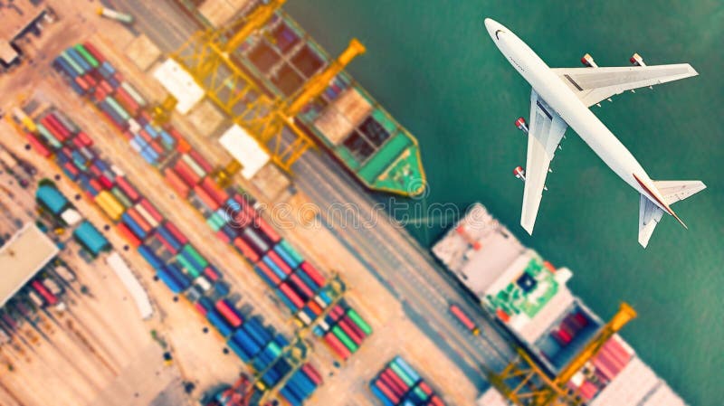 Draufsicht des Containerschiffs und der Flugzeuge im Export- und Importbus lizenzfreies stockfoto Draufsicht des Containerschiffs und der Flugzeuge im Export- und Importbus lizenzfreies stockfoto
