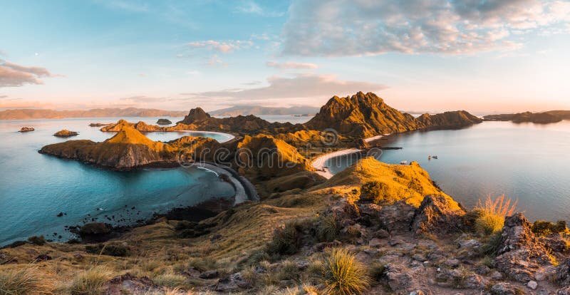 Draufsicht von Padar-Insel an einem Morgen, Indonesien stockfotos Draufsicht von Padar-Insel an einem Morgen, Indonesien stockfotos