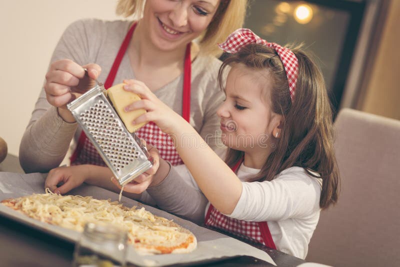 Drażniący ser na pizzy zdjęcie stock Drażniący ser na pizzy zdjęcie stock