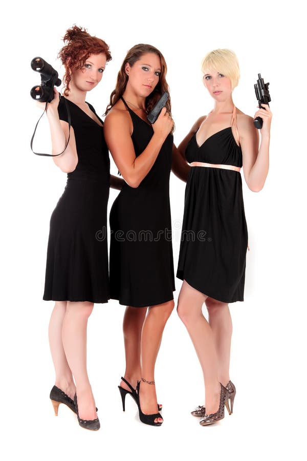 Drei Frauen schwärzen Feuerwaffen