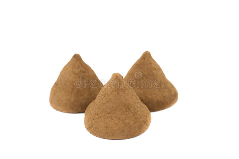 Drei Schokoladentrüffeln Getrennt auf einem weißen Hintergrund stockfoto Drei Schokoladentrüffeln Getrennt auf einem weißen Hintergrund stockfoto