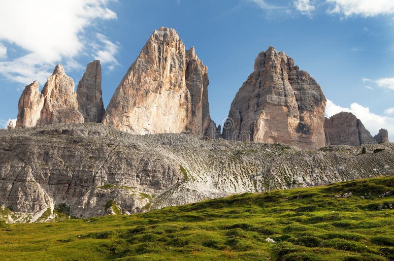 Drei Zinnen или Tre Cime di Lavaredo, Italien Альпы стоковые фотографии rf Drei Zinnen или Tre Cime di Lavaredo, Italien Альпы стоковые фотографии rf