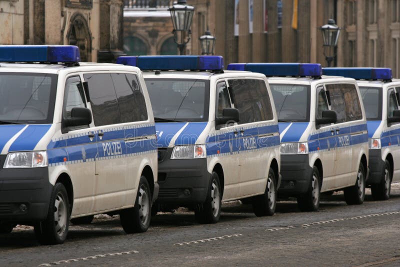 Dresden, 13 de febrero - coches policía alemanes