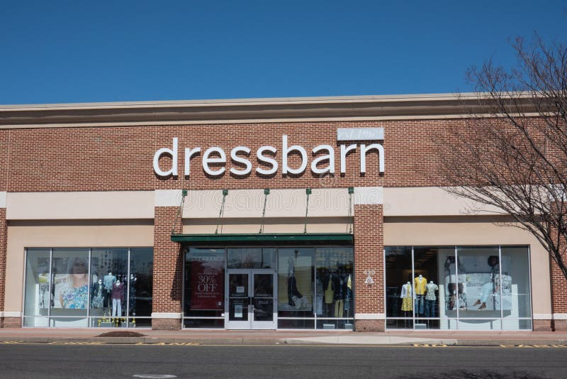 Dressbarn es una parte del grupo de la venta al por menor de Ascena imagen de archivo libre de regalías Dressbarn es una parte del grupo de la venta al por menor de Ascena imagen de archivo libre de regalías