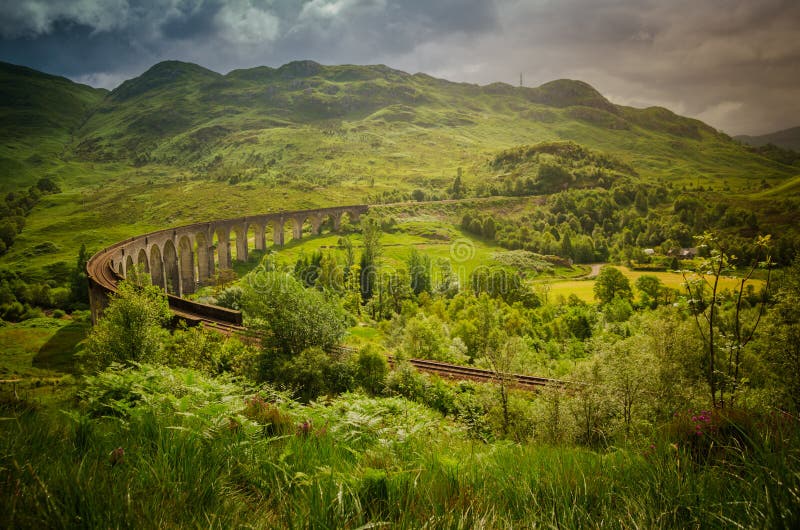 Drevviaduktbro i Glenfinnan i Skottland arkivbilder Drevviaduktbro i Glenfinnan i Skottland arkivbilder