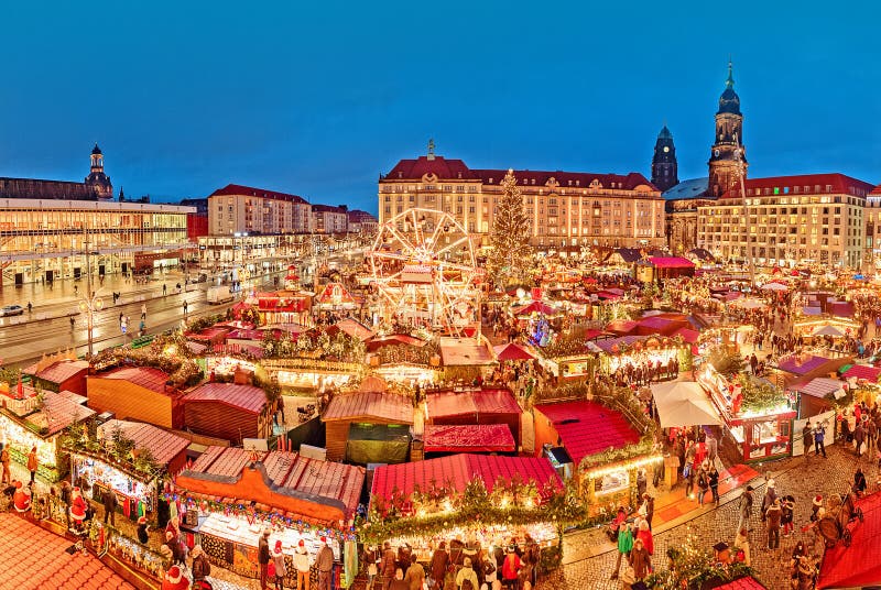 Drezdeńscy boże narodzenia wprowadzać na rynek z góry, widok, Niemcy, Europa Bożenarodzeniowi rynki są tradycyjnymi Europejskimi fotografia stock