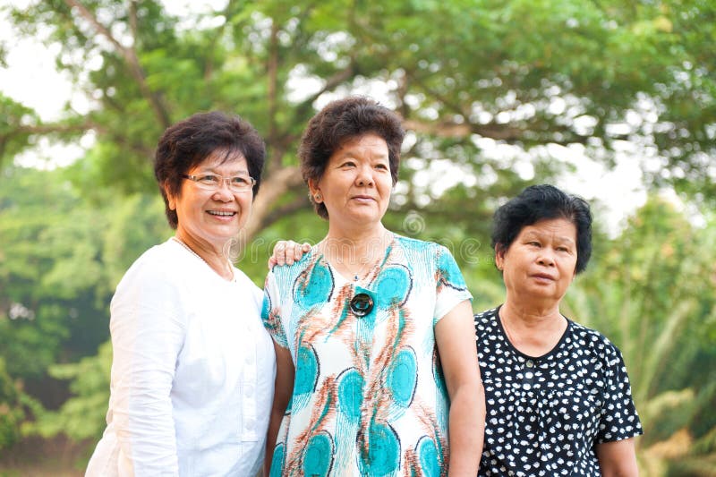 Drie Aziatische hogere vrouwen stock foto Drie Aziatische hogere vrouwen stock foto