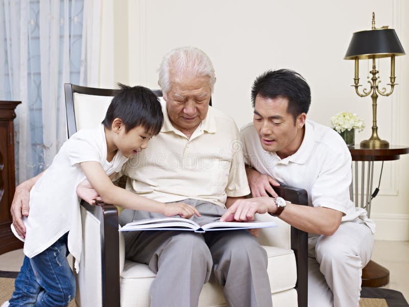 Drie generatiefamilie stock foto Drie generatiefamilie stock foto