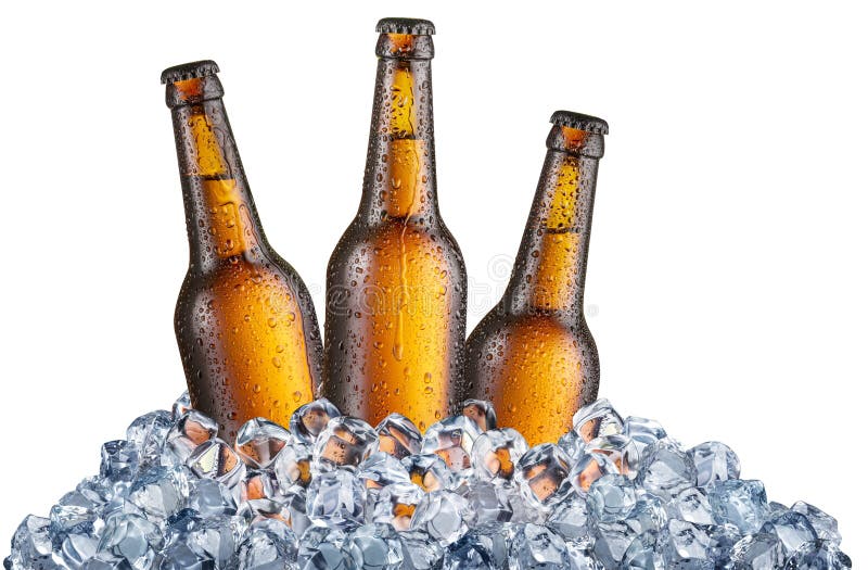 Drie koude flessen bier in de ijsblokjes royalty-vrije stock afbeeldingen Drie koude flessen bier in de ijsblokjes royalty-vrije stock afbeeldingen